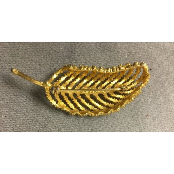 BSK Brooch Leaf Filigree Textured finish Gold-tone 3 " x 1" - Picture 6 of 7